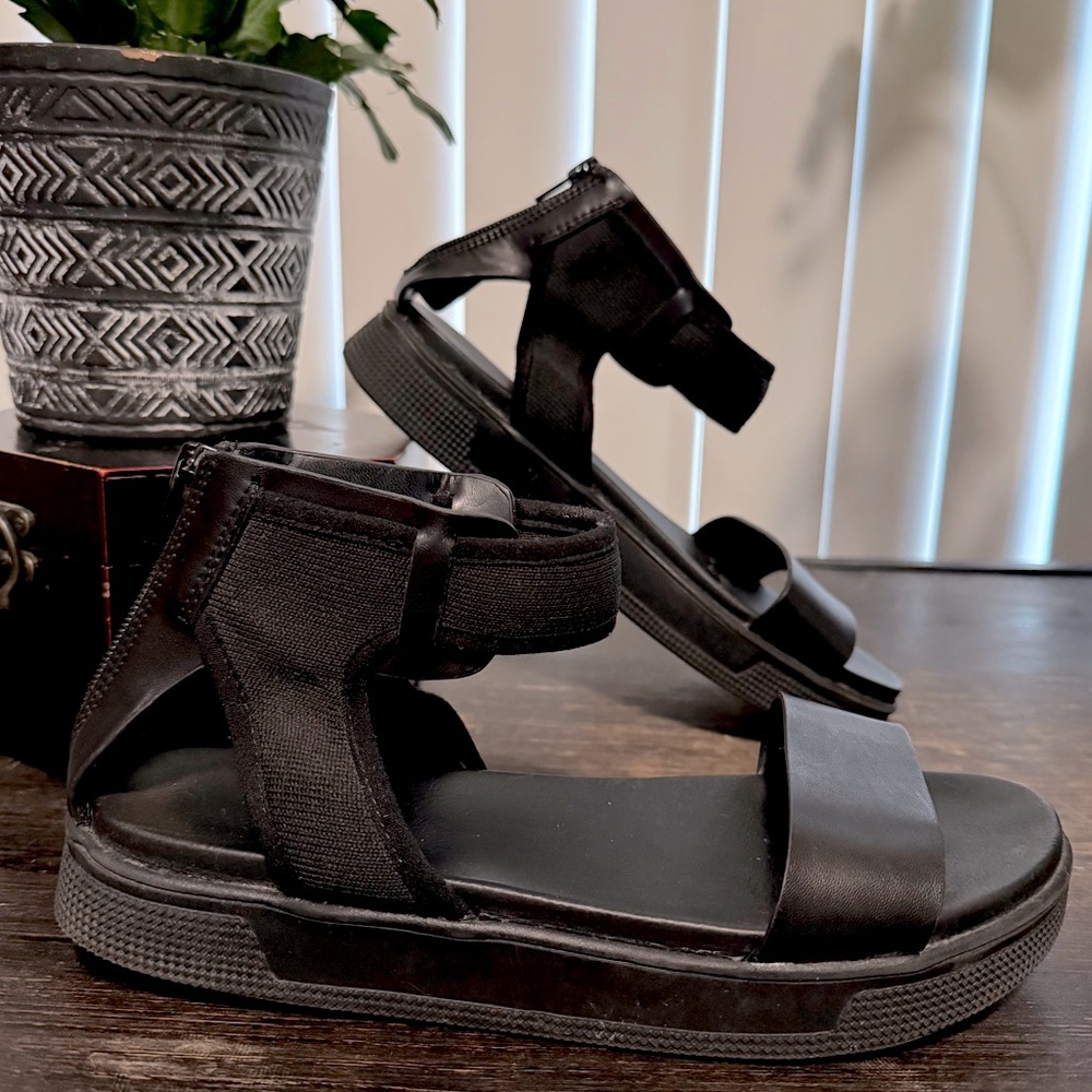 MIA Thor 7.5 Black Sandals with Zipper Chunky Sole Neoprene Ankle Strap